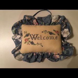 Pillow Welcome sign w ribbon hanger
